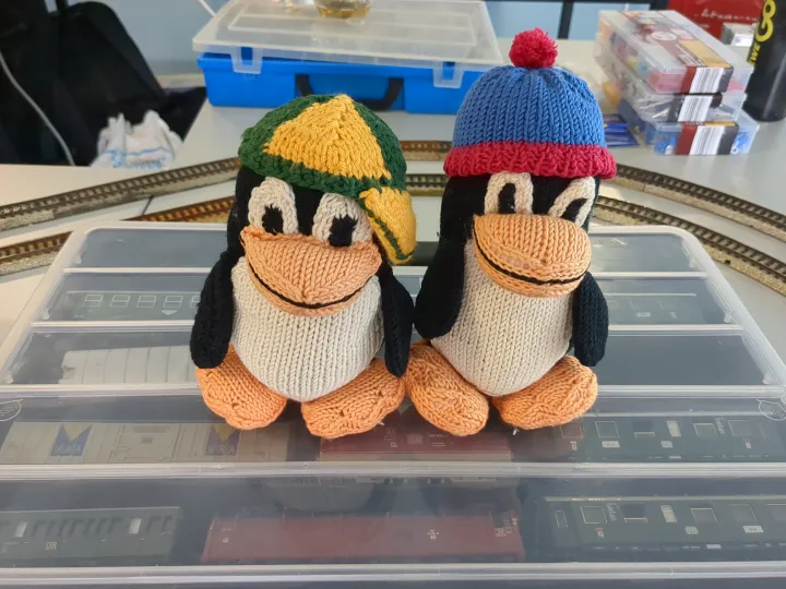 Two pinguinss